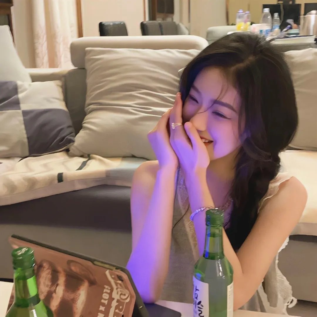 女跳水队员